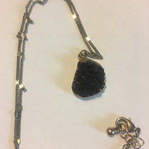 Black broken stone necklace